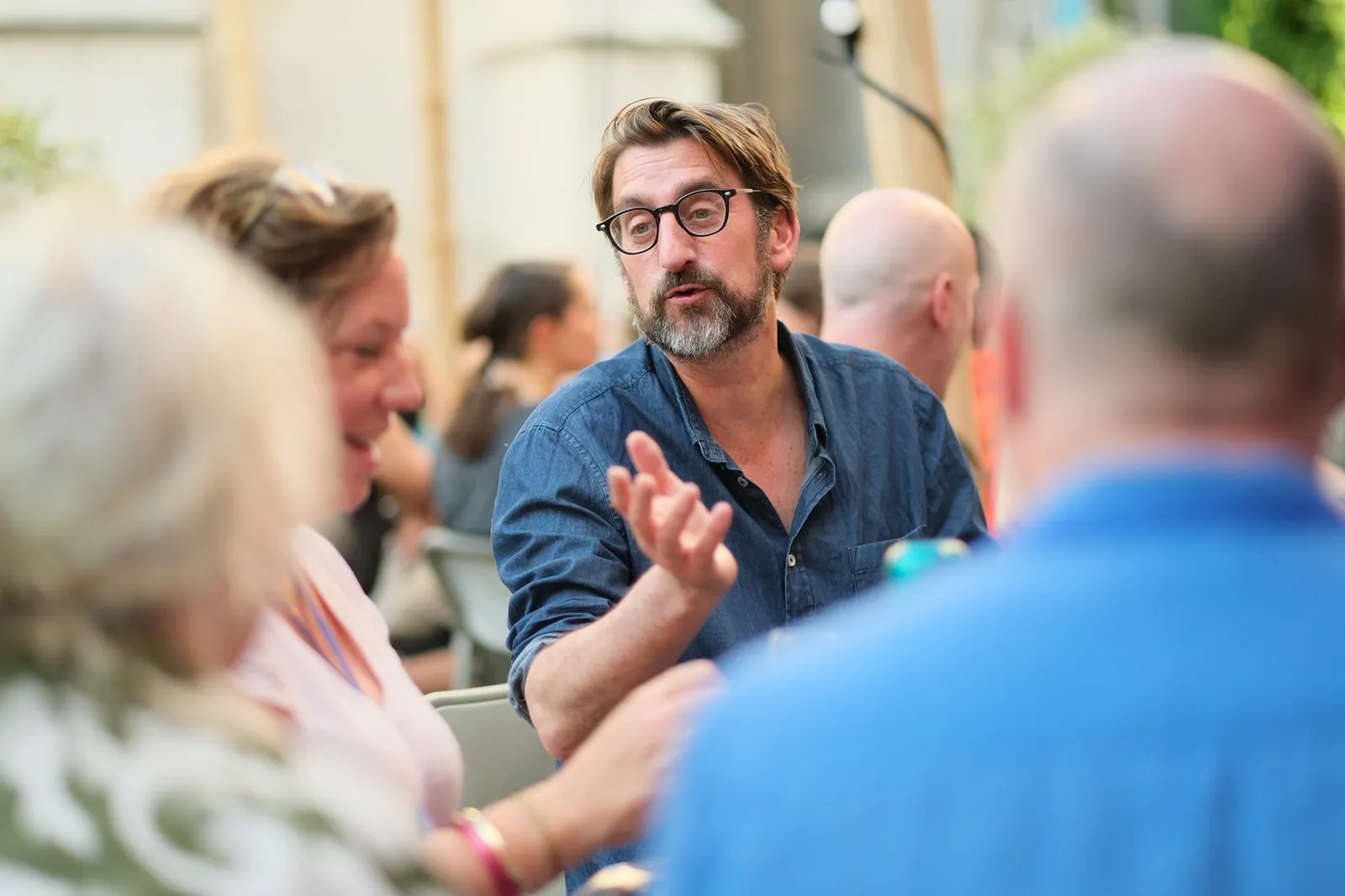 L’écrivain Guillaume Viry, lauréat de la 38ᵉ édition, en discussion avec des lecteur·ices · 2026 · © Thibaud Epeche